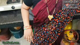 Desi Mami Ji Ko Bhatije Ne bedroom mein le jakar Chudai Kari