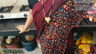 Desi Mami Ji Ko Bhatije Ne bedroom mein le jakar Chudai Kari