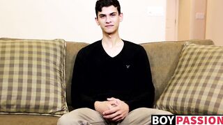 Twink is impossible to stop from jerking off after interview