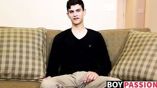 Twink is impossible to stop from jerking off after interview