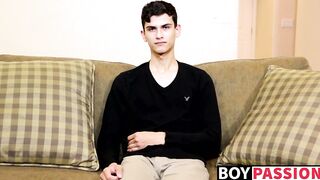 Twink is impossible to stop from jerking off after interview