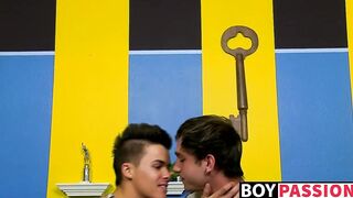 Twink unloads jizz on himself white his ass is anal slammed