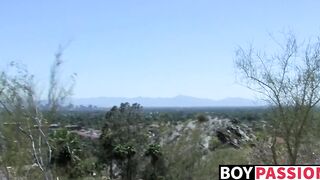 Flexible twink ends up jerking off after erotic stretching