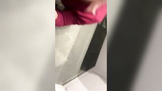 Barely Legal Scopata inside bagno nel treno