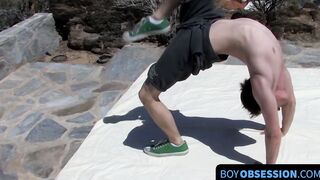 Adaptable twink winds up snapping off after suggestive extending