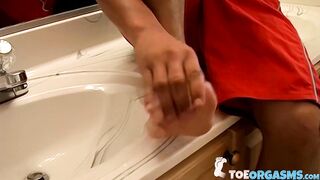 Handsome young Boomer Jacoby wanks his cock and cums on his feet