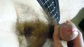 Masturbation et branlette avec une grosse bite - ejaculation intense