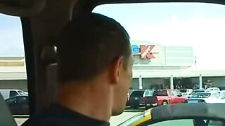 Pussy auf Parkplatz klargemacht