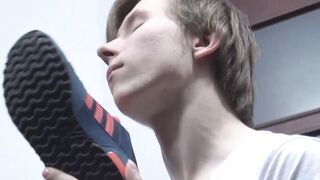 ToeSuckingDudes.com - Chav and Kyle love sucking smelly feet before anal action