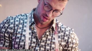 Insatiable Xxlayna cant keep her hands off her boss