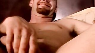 Mature homo offers ass and mouth to an American amateur