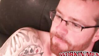 Inked senior wears his sexy glasses and jerking off solo