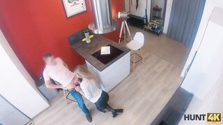 HUNT4K Hunter loue un appartement avec une condition intime pour fille