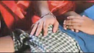 Bhaiya ke ghar par na hone fayda uthatya devar ne