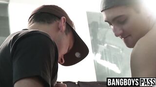 Athletic jock gets a facial and raw fuck from inked hunk