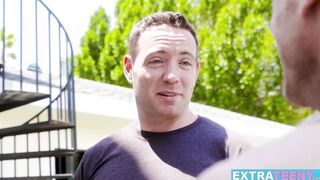 Lascivious teen Moka Mora spitroasted by muscular handymen