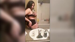 Horny Priya Bhabhi Sucking Dick