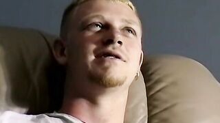 Amateur gets blowjob before giving mature gay a mouthful