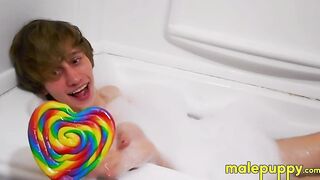 Daddy Richard Lennox rubs and plays the dick of young Elis Ataxx with some dirty talk