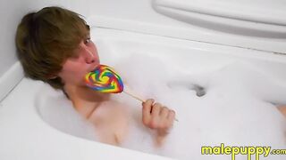 Daddy Richard Lennox rubs and plays the dick of young Elis Ataxx with some dirty talk
