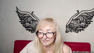 Amateur mature lady on webcam
