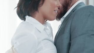 Goddess beauty give fellatio and ride