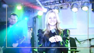 TRIBUTO A LAS MUJERES CON MEDIAS NYLON