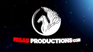 Pegas - Kate Brixxton profite du Directeur