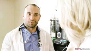 mom wants to reduce her boob size, doctor doesn't got
