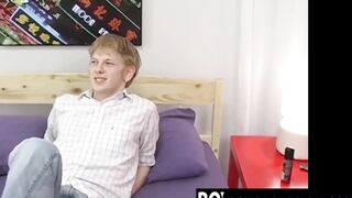 Sky Sylvanus a blonde twink plays his dick and jerks off solo