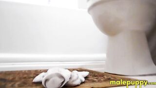 Giant Daddy Richard Leonox teases you with how he strokes his huge cock in the tub