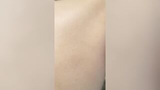 Ma salope femme qui avale le gode