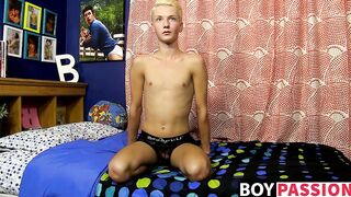 Southern twink wanks off his cock solo to a jizzy finale