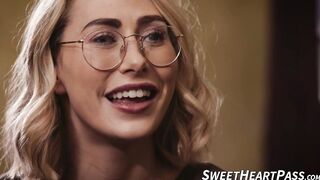 Lesbian Aidra Fox fingered hard the sweaty pussy of blonde Carter Cruise