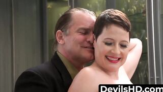 Short-haired MILF Kali Karinena craves a huge cock deep inside her