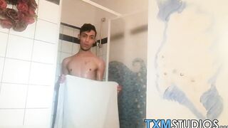 Adorable Latino twink Alexander Suares anal plays with dildo