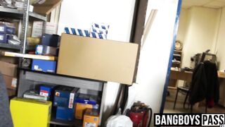 Bike mechanic barebacks and creampies muscular customer