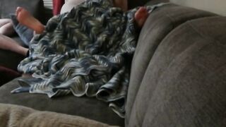 Heiager Sofa-Fick mit den besten Freunden
