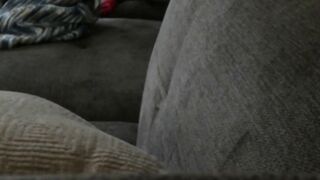 Heiager Sofa-Fick mit den besten Freunden