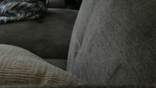 Heiager Sofa-Fick mit den besten Freunden