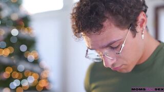 Stepmom didnt know i am the santa while fucking her