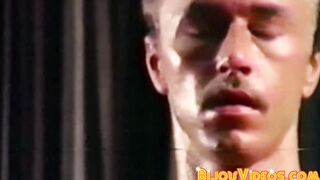 Sculpted blonde Joe Dietrich flaunts his nice body and jerks in front of us