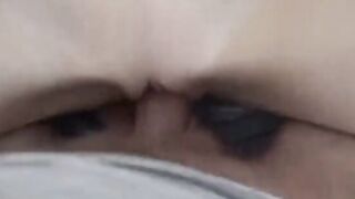Beim Lesbensex ertappt und gefickt