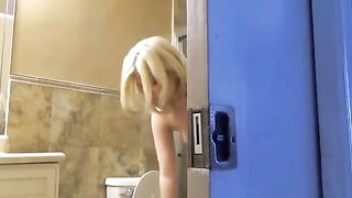 Beim Lesbensex ertappt und gefickt