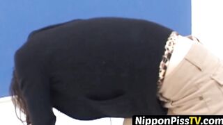 Cute Japanese pissing her undies and fills the cup