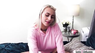 Big Boobed 18 yo fingered her stepsisters snatch