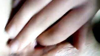 Housewife Fingerring wie sie scmatzt