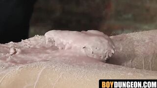 BoyDungeon.com - Sexy twinkTitus Snow's pallet roping and ready for action display