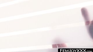 FemJoyXXX.com - Naturally curvy babe deep fingers her pussy solo