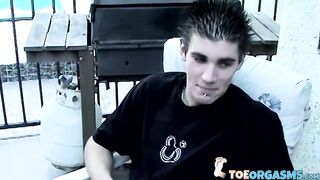 Straight guys Evan Heinze and Ian Madrox put on a little sexy foot show